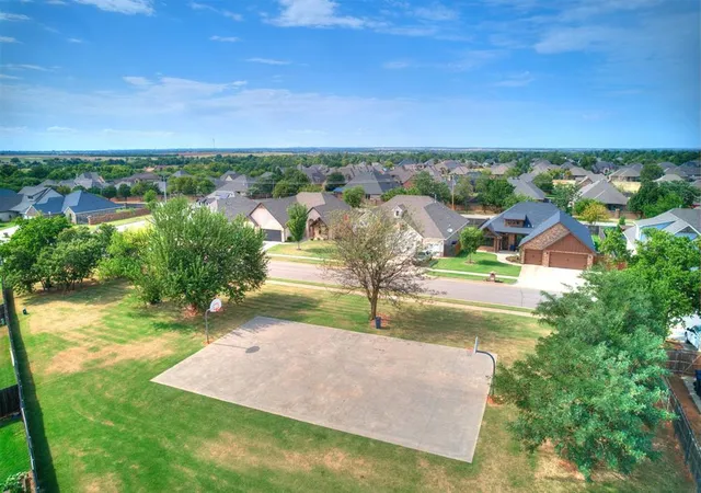 43rd image of 10812 Glover River Dr, Yukon, OK 73099 | MLS# 1241061