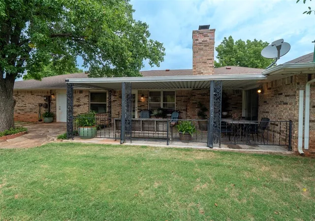 2nd image of 207 E Chicago St, Shawnee, OK 74804 | MLS# 1241065