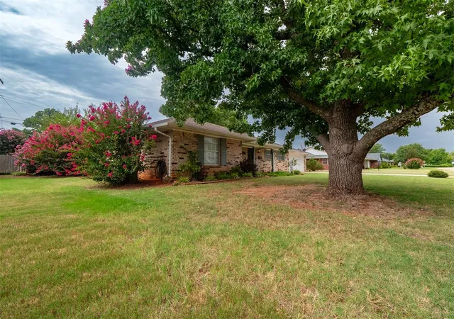 4th image of 207 E Chicago St, Shawnee, OK 74804 | MLS# 1241065