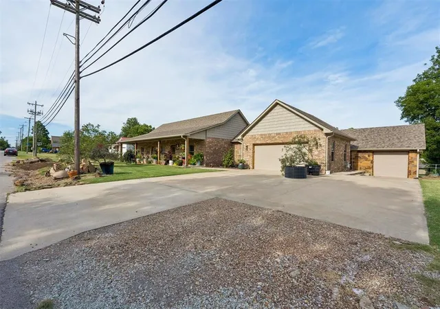 Photo 3 of Single family home for sale at 2626 N Beard Ave, Shawnee, OK 74804 | MLS# 1241072 | Listing updated on 2026-07-29