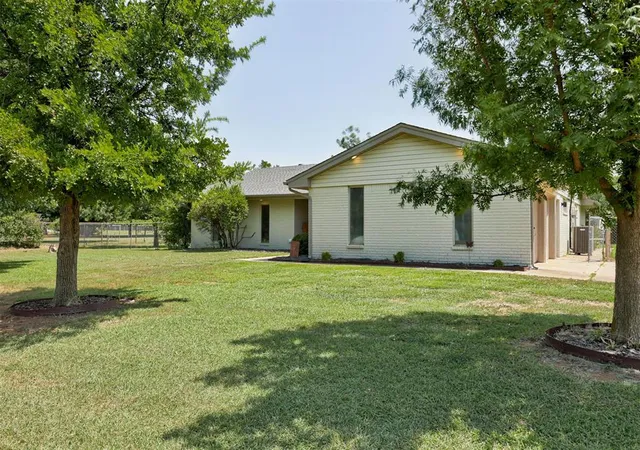3rd image of 1108 Mesa Trl, Edmond, OK 73025 | MLS# 1241088