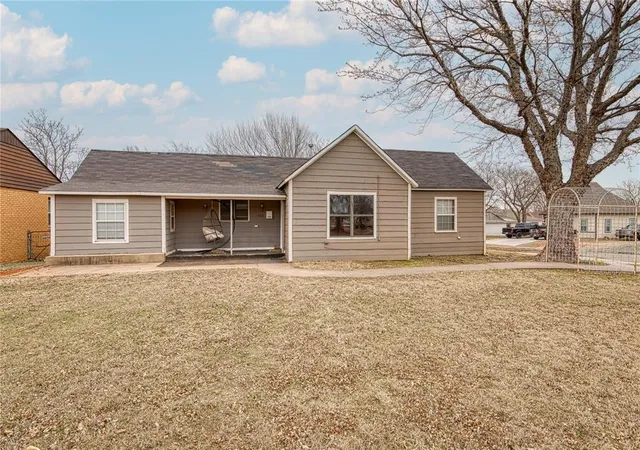 1st image of 400 N 6th St, Weatherford, OK 73096 | MLS# 1241102