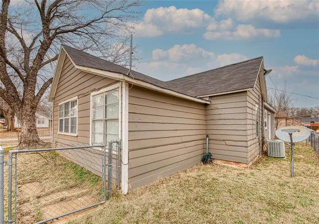 12th image of 400 N 6th St, Weatherford, OK 73096 | MLS# 1241102