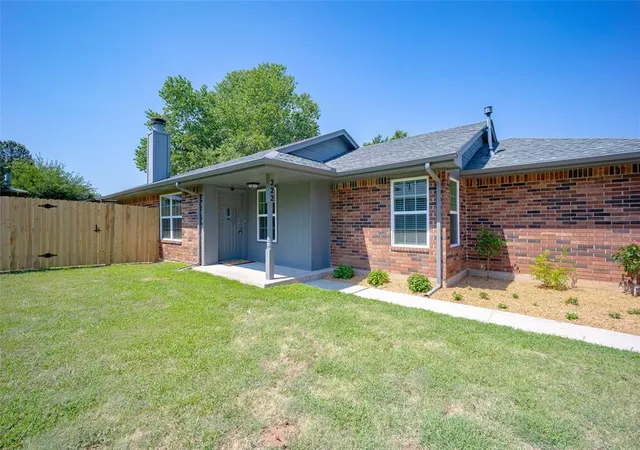 4th image of 222 W Maple Branch Wy, Mustang, OK 73064 | MLS# 1241110