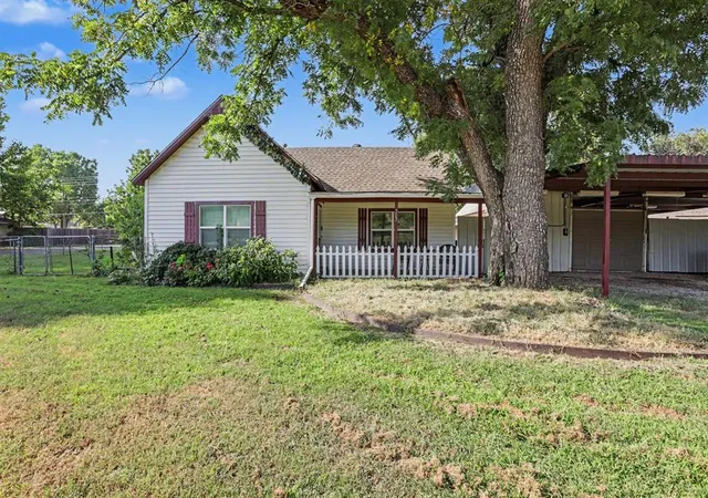 3rd image of 207 E Juniper Ln, Mustang, OK 73064 | MLS# 1241116