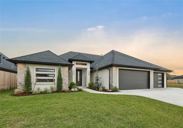 2nd image of 9313 Nw 79th Ter, Yukon, OK 73099 | MLS# 1241121