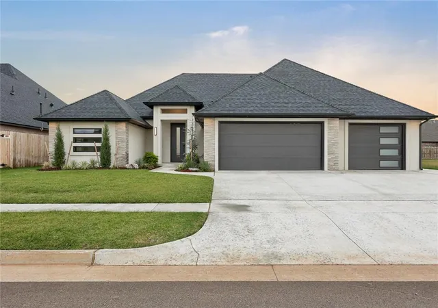 3rd image of 9313 Nw 79Th Ter, Yukon, OK 73099 | MLS# 1241121