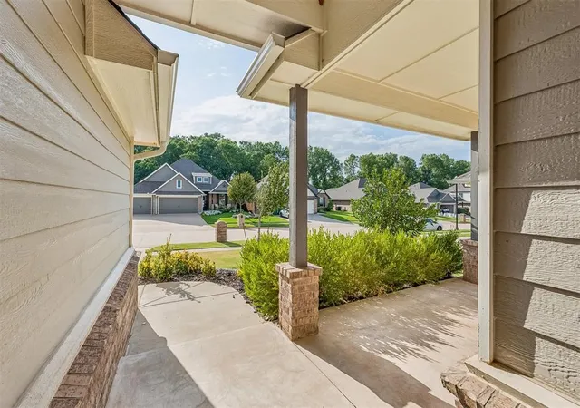 Photo 3 of Single family home for sale at 609 Side Trak Rd, Yukon, OK 73099 | MLS# 1241129 | Listing updated on 2026-09-30