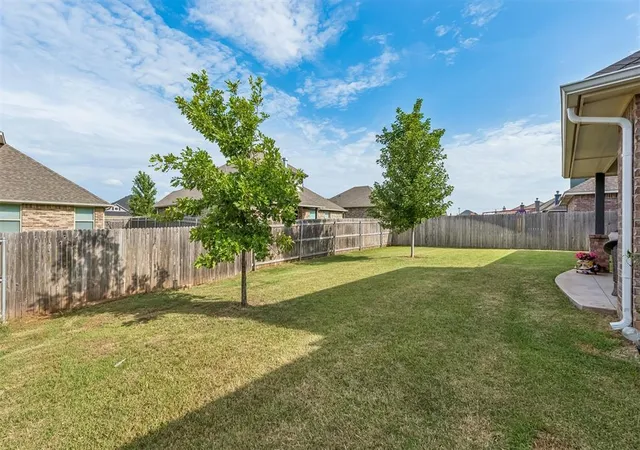 32nd image of 609 Side Trak Rd, Yukon, OK 73099 | MLS# 1241129