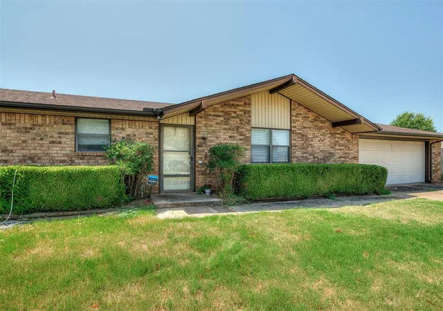 2nd image of 2010 Rising Hill Dr, Norman, OK 73071 | MLS# 1241135