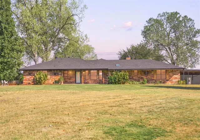 1st image of 310 Cottonwood Dr, Tuttle, OK 73089 | MLS# 1241136