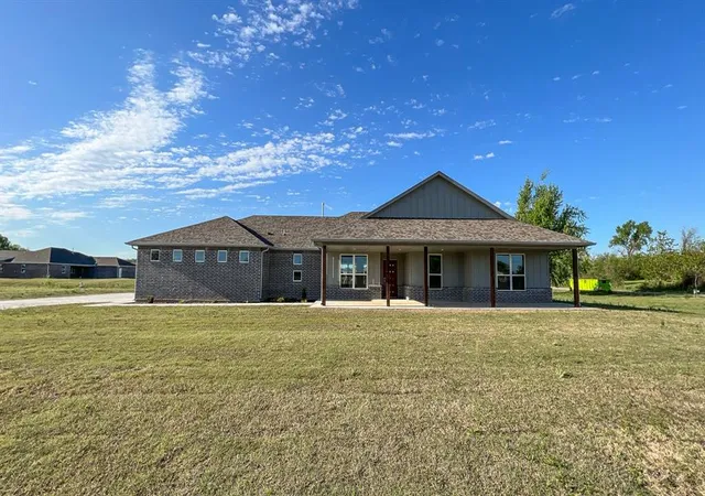 Photo 1 of Single family home for sale at 102 Olde Ml Rd, Jones, OK 73049 | MLS# 1241140 | Listing updated on 2026-08-19