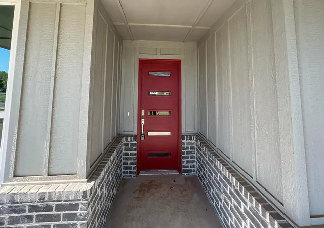Photo 3 of Single family home for sale at 102 Olde Ml Rd, Jones, OK 73049 | MLS# 1241140 | Listing updated on 2026-08-19