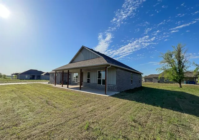 Photo 4 of Single family home for sale at 102 Olde Ml Rd, Jones, OK 73049 | MLS# 1241140 | Listing updated on 2026-08-19
