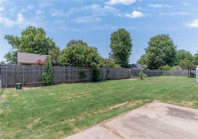 35th image of 1210 Garden Grv, Yukon, OK 73099 | MLS# 1241144