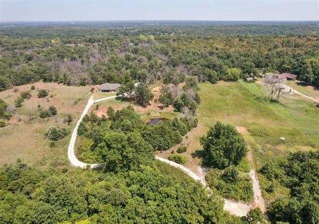 2nd image of 8580 N Luther Rd, Harrah, OK 73045 | MLS# 1241157