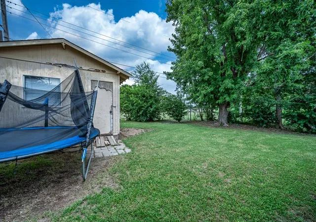 32nd image of 811 Nw 1st St, Moore, OK 73160 | MLS# 1241160