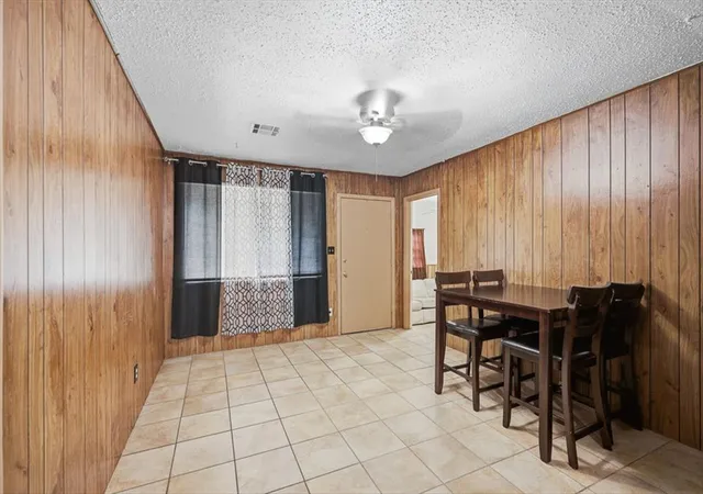5th image of 811 Nw 1St St, Moore, OK 73160 | MLS# 1241160