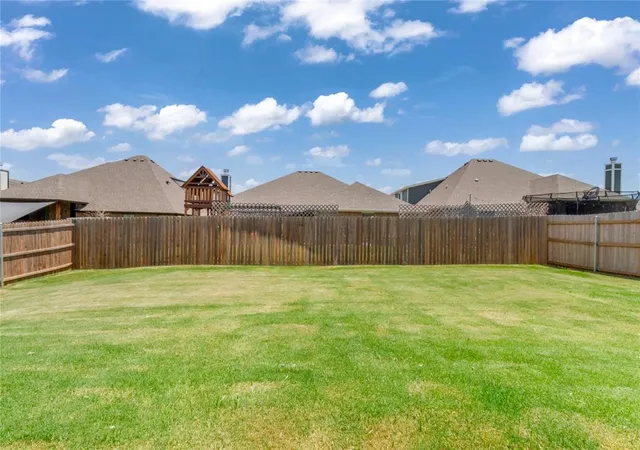 38th image of 5512 Carmel Creek Dr, Mustang, OK 73064 | MLS# 1241161