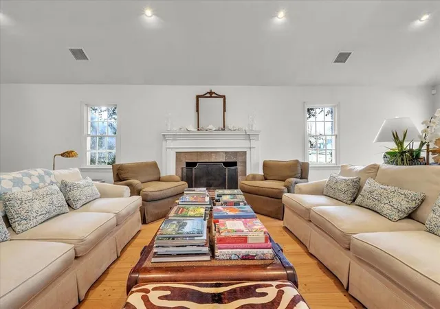 Photo 4 of Sale Pending at 1801 Drakestone Ave, Nichols Hills, OK 73120 | MLS# 1241183 | Listing updated on 2026-07-25