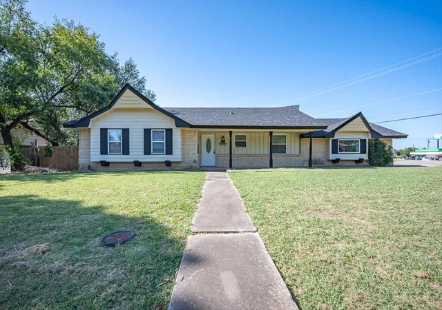 Photo 1 of Single family home for sale at 100 Bellaire Dr, Moore, OK 73160 | MLS# 1241190 | Listing updated on 2026-08-07