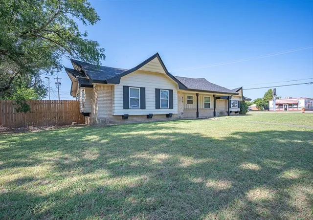 Photo 2 of Single family home for sale at 100 Bellaire Dr, Moore, OK 73160 | MLS# 1241190 | Listing updated on 2026-08-07