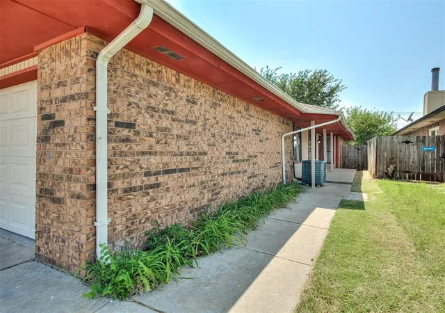 3rd image of 9025 N Rockwell Dr, Oklahoma City, OK 73132 | MLS# 1241195