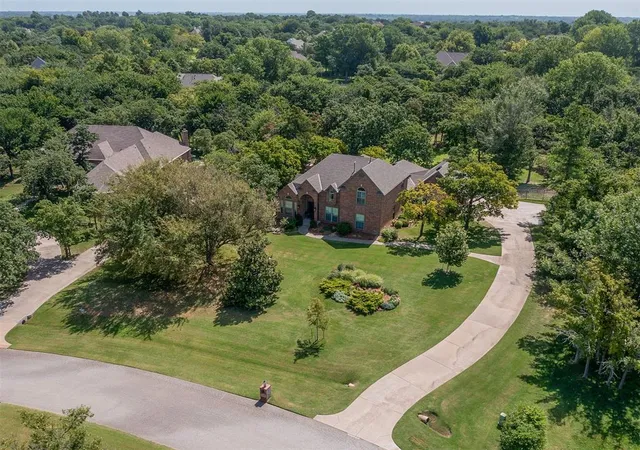 2nd image of 10049 Hidden Hollow Ln, Oklahoma City, OK 73151 | MLS# 1241201