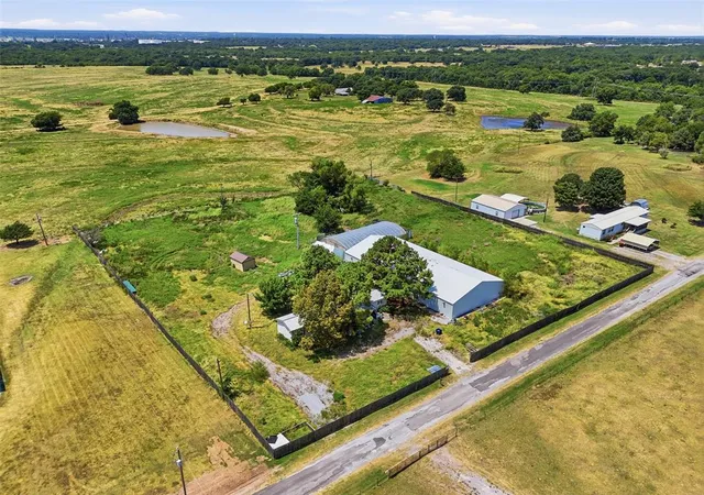 image of 8215 N Meadow Lark Dr, Wynnewood, OK 73098 | MLS# 1241223