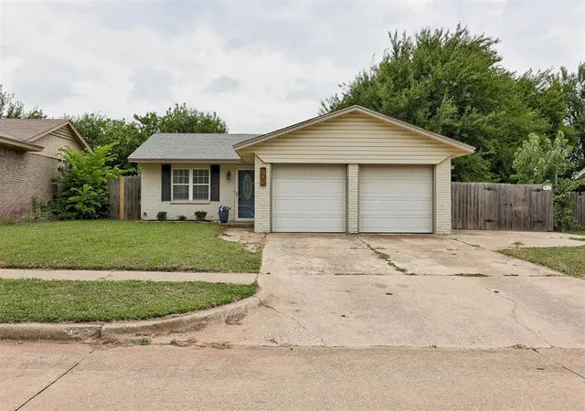 1st image of 705 S Highland Dr, Mustang, OK 73064 | MLS# 1241226
