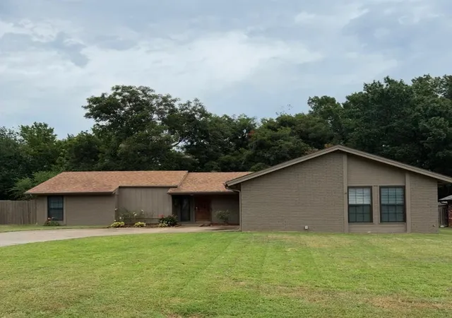image of 3 N Gilpin Ave, Shawnee, OK 74804 | MLS# 1241235