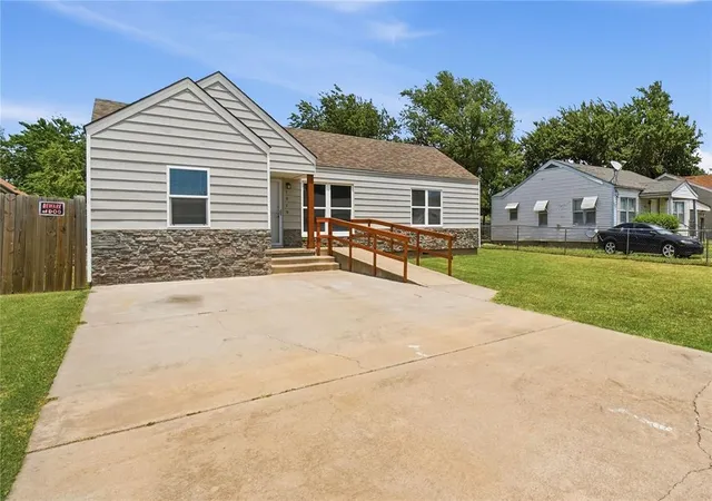2nd image of 1919 Nw Arlington Ave, Lawton, OK 73507 | MLS# 1241236
