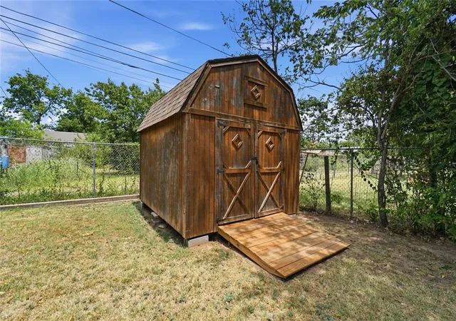 32nd image of 1919 Nw Arlington Ave, Lawton, OK 73507 | MLS# 1241236