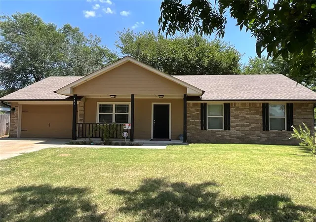 1st image of 401 N 5th St, Noble, OK 73068 | MLS# 1241238