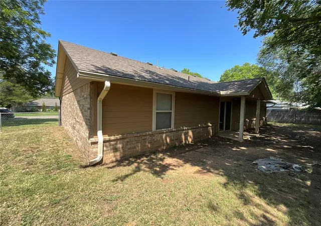 Photo 3 of Sale Pending at 401 N 5th Street, Noble, OK 73068 | MLS# 1241238 | Listing updated on 2026-09-19