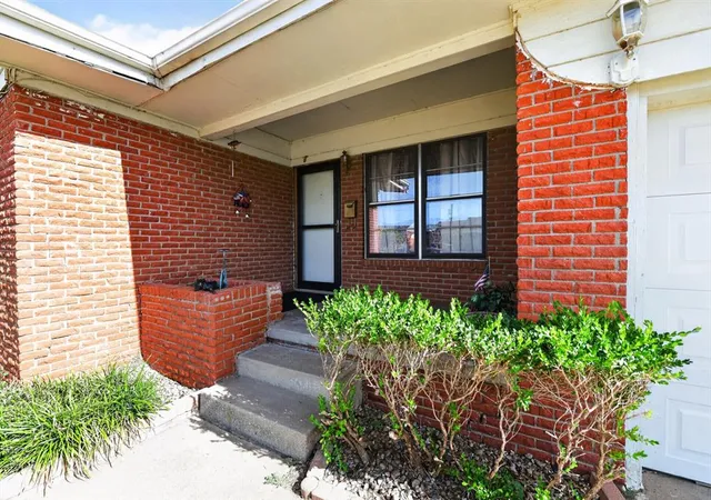 Photo 2 of Single family home for sale at 118 Sumner Dr, Altus, OK 73521 | MLS# 1241242 | Listing updated on 2026-08-18