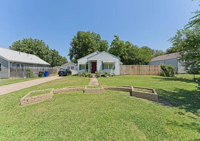 2nd image of 903 E Eufaula St, Norman, OK 73071 | MLS# 1241272