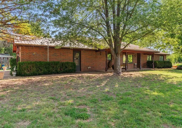 3rd image of 2025 Cherokee Dr, Calumet, OK 73014 | MLS# 1241284
