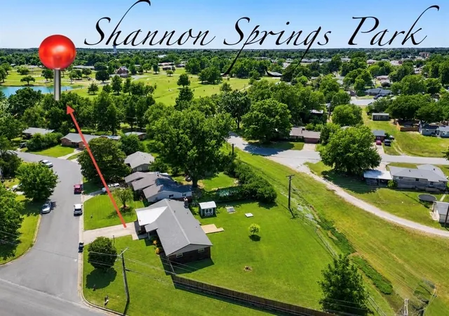2nd image of 2 Shannon Dr, Chickasha, OK 73018 | MLS# 1241292