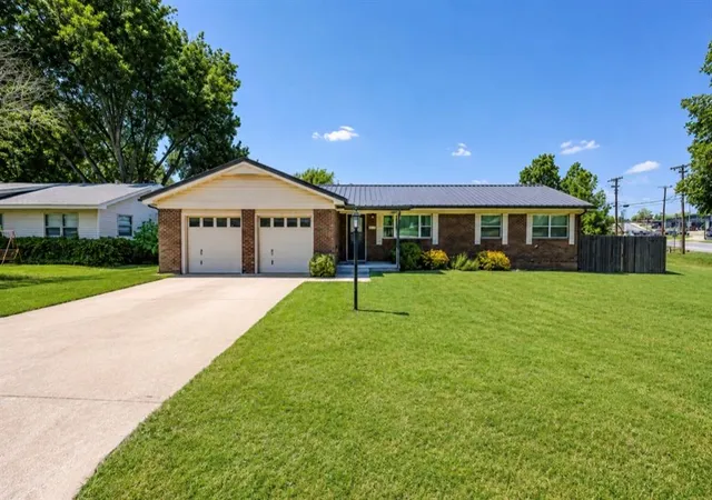 3rd image of 2 Shannon Dr, Chickasha, OK 73018 | MLS# 1241292