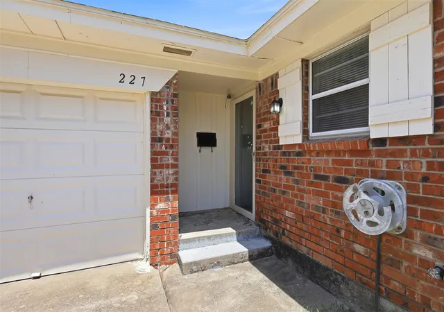 Photo 3 of Single family home for sale at 227 W Campbell Dr, Oklahoma City, OK 73110 | MLS# 1241296 | Listing updated on 2026-08-12
