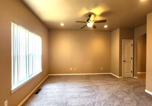 5th image of 13705 Oxford Dr, Edmond, OK 73013