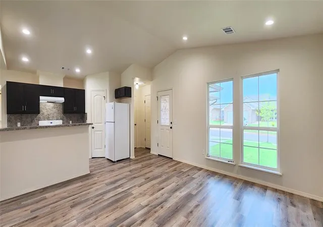 2nd image of 14644 Bedrock Ln, Yukon, OK 73099 | MLS# 1241312