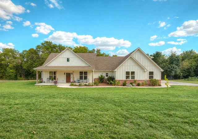 Photo 1 of Single family home for sale at 1940 Se 7th Street, Newcastle, OK 73065 | MLS# 1241317 | Listing updated on 2026-09-20