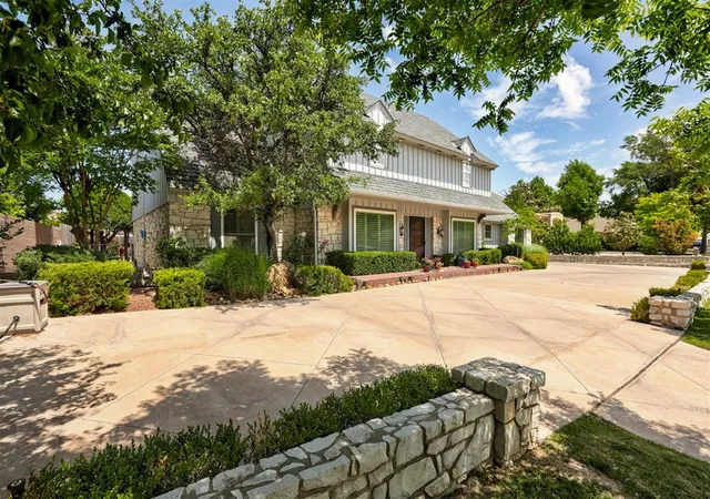 2nd image of 1433 Glenbrook Dr, Oklahoma City, OK 73118 | MLS# 1241318