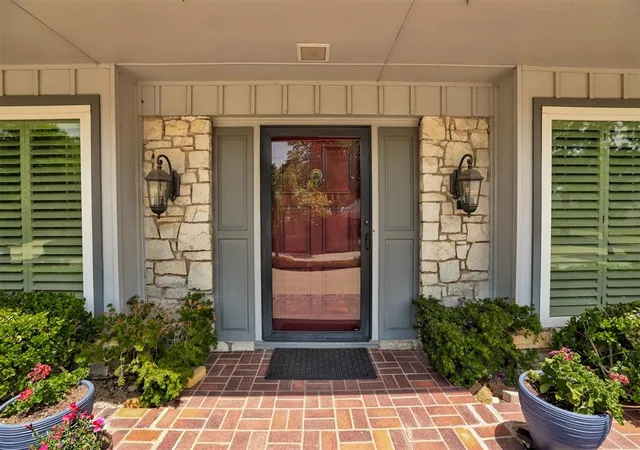 Photo 3 of Single family home for sale at 1433 Glenbrook Dr, Oklahoma City, OK 73118 | MLS# 1241318 | Listing updated on 2026-08-29