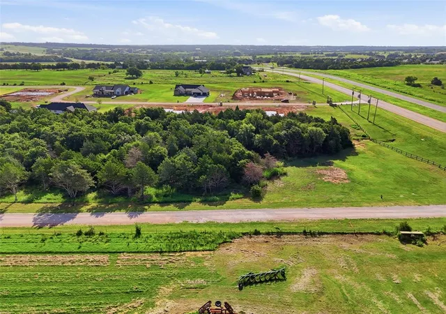 3rd image of 860 Creekside Trl #001, Guthrie, OK 73044 | MLS# 1241330