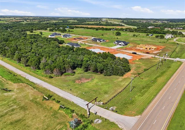 5th image of 860 Creekside Trl #001, Guthrie, OK 73044 | MLS# 1241330