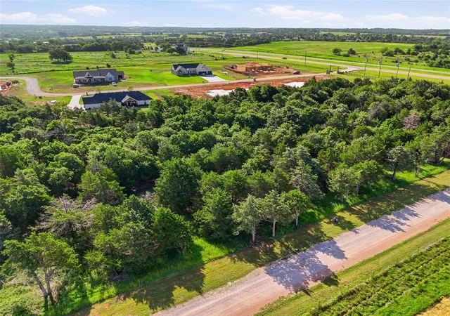 2nd image of 900 Creekside Trl #002, Guthrie, OK 73044 | MLS# 1241331
