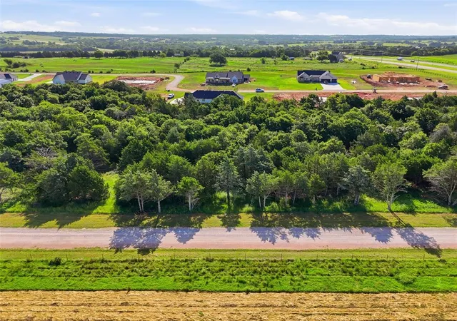 3rd image of 900 Creekside Trl #002, Guthrie, OK 73044 | MLS# 1241331